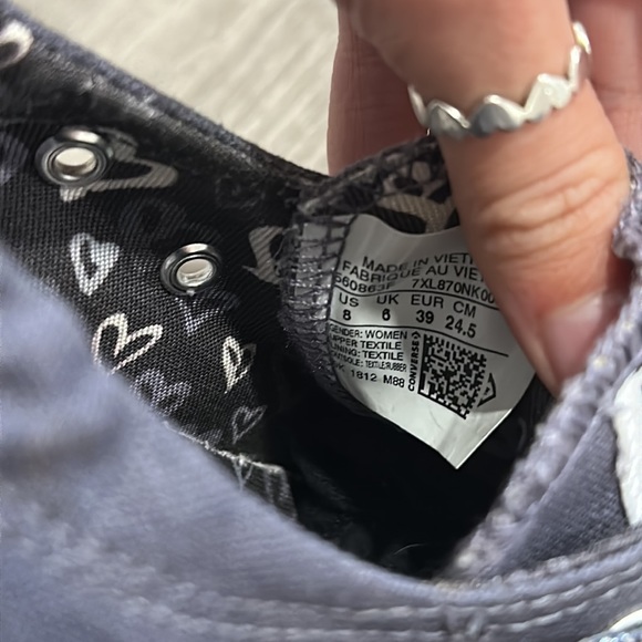 sparkly grey low top converse - Picture 5 of 8